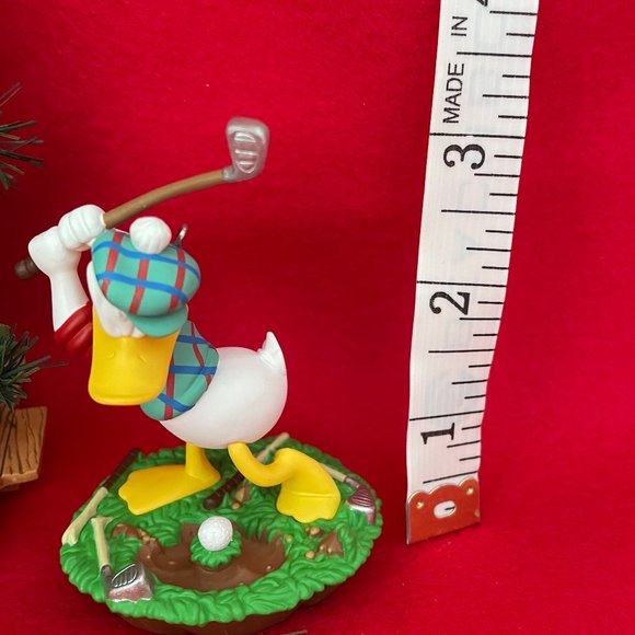 Donald Duck Golfing Hallmark Ornament - Picture 5 of 5